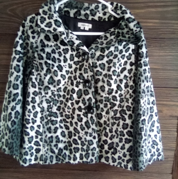 Appraisal size medium snow leopard jacket - Picture 3 of 3